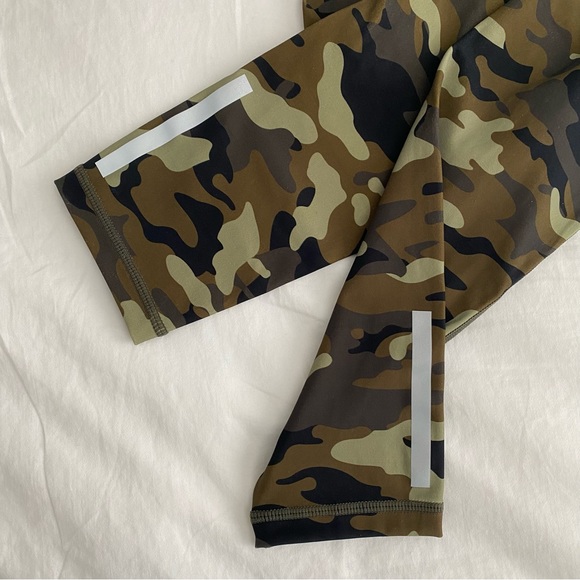 ☀️ SUMMER CLEARANCE ☀️ ZYIA | Camo Light n Tight leggings | Size 2 - Picture 3 of 7